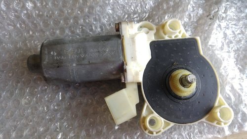 Motoras macara usa stanga fata mercedes e-class w211 a2118202942