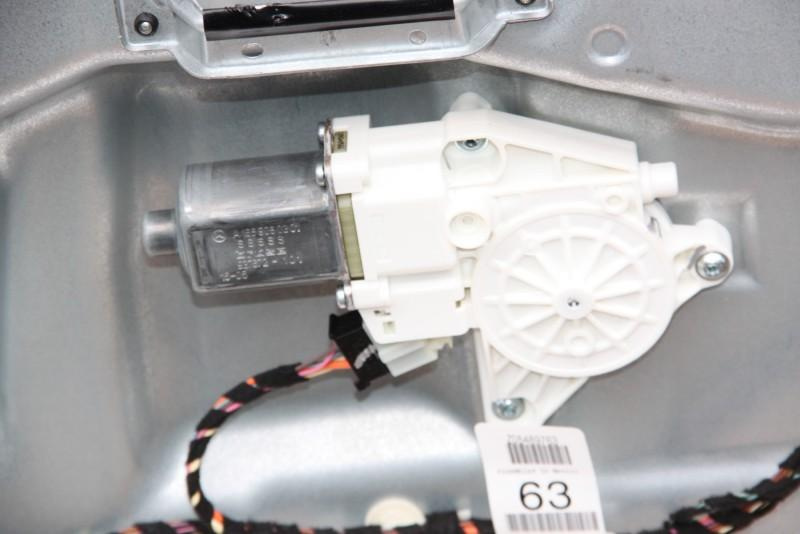 Motoras macara usa stanga fata Mercedes
