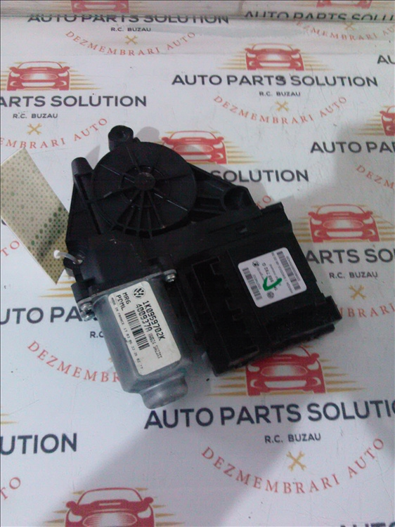 Motoras macara usa stanga fata VW GOLF 5 an fabr. 2009