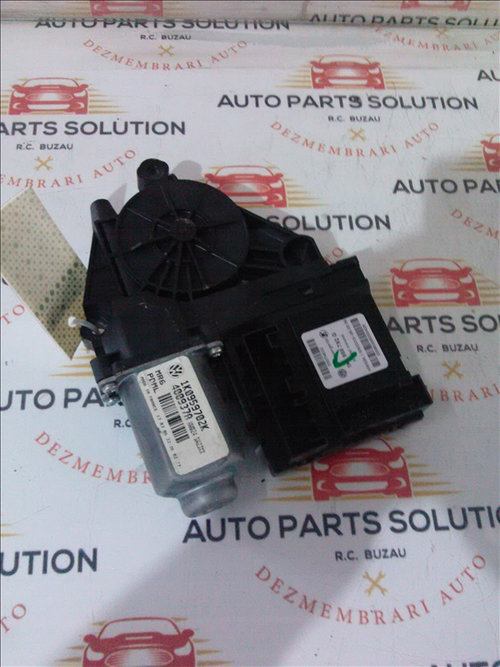 Motoras macara usa stanga fata VW GOLF 5 an fabr. 2009