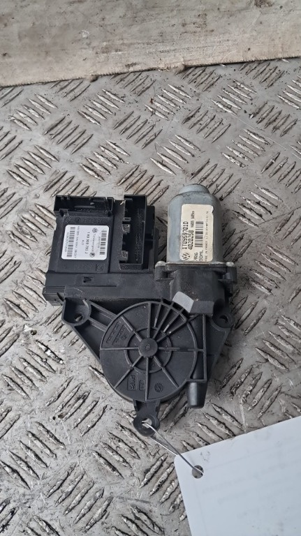 Motoras macara usa stanga fata VW Touran