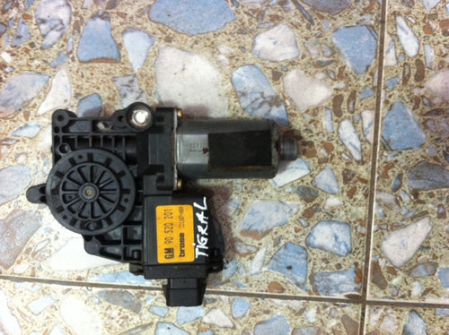 Motoras macara usa stanga Opel Tigra [1994 - 2000] Coupe 1.4 MT (90 hp) (95_)
