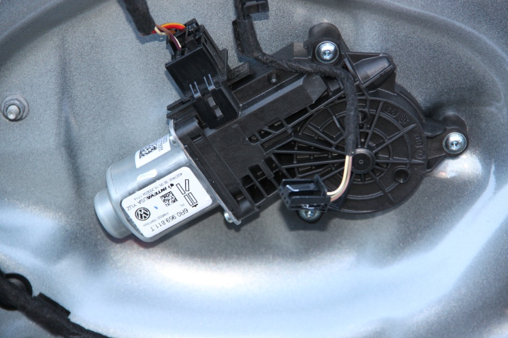 Motoras macara usa stanga spate VW Jetta (1B) 2011-2019 cod: 6R0959811T