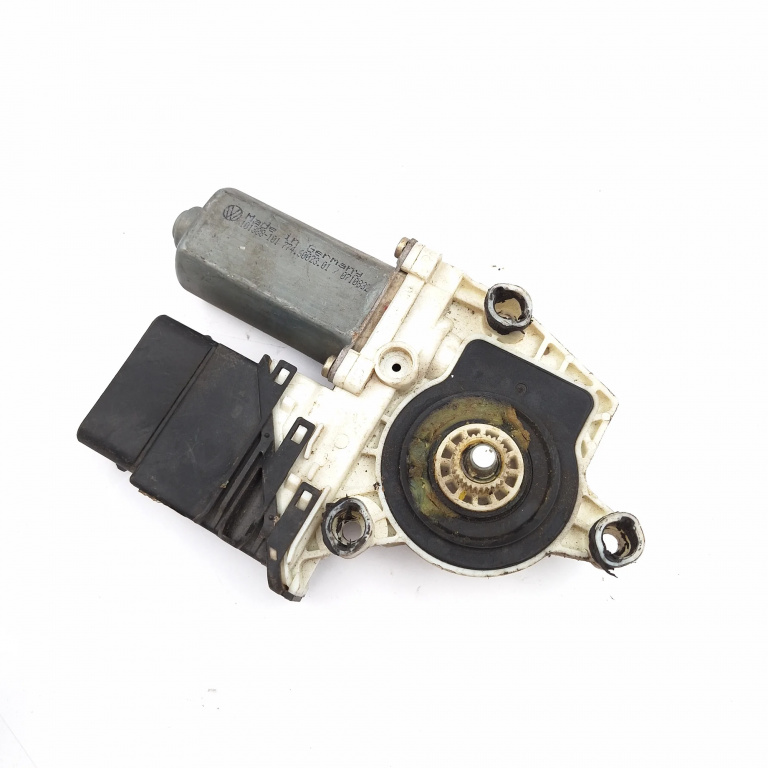 Motoras Macara Vw Golf 4 1997-2004 1.6 Aeh Benzina Spate Dreapta 9776101438202, 7746002301, F005S00030, 9776101438-202, F005So0030, 101388101, 0710832, 87002906, 1194341 Bosch