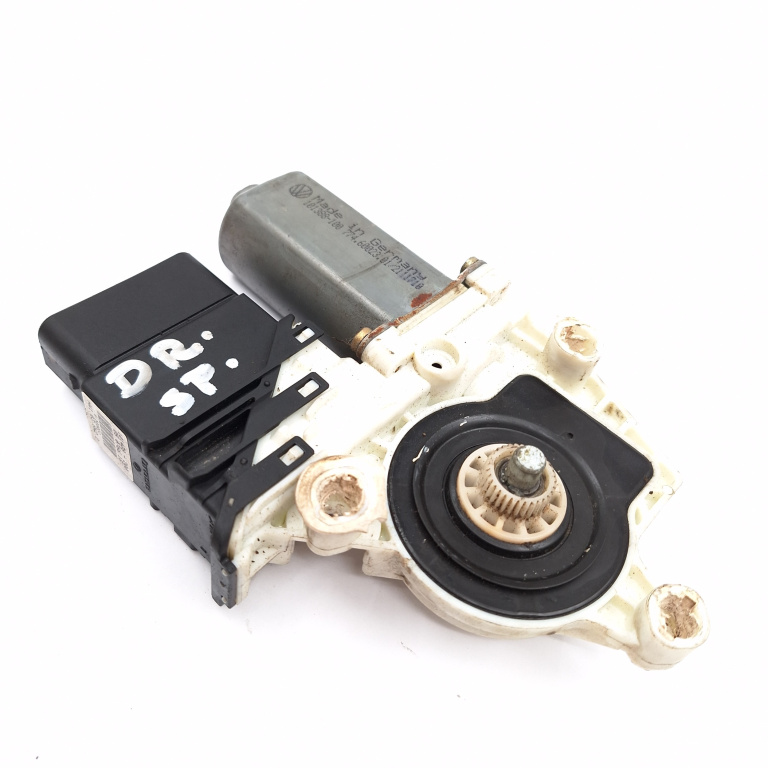 Motoras Macara Vw Golf 4 1997-2004 1.6 Akl Benzina Spate Dreapta 101438200, 101438-200, 05076615, 61522200, 101388100, 101388-100, 77460023, 7746002301, 2111710 Brose, Lk