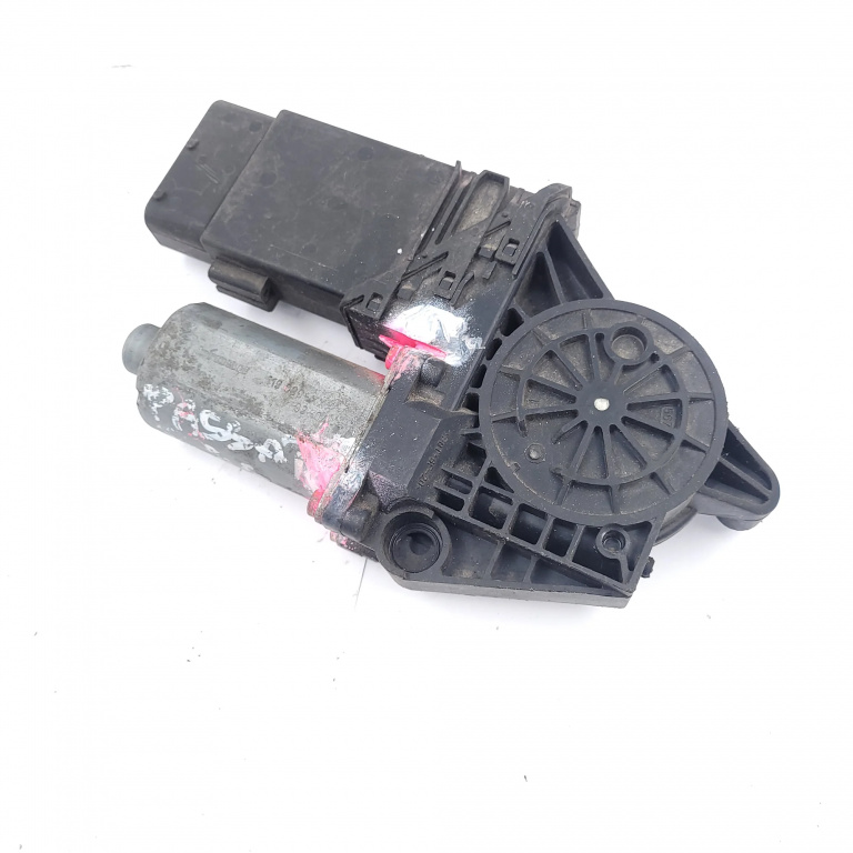 Motoras Macara Vw Golf 4 1997-2004 Fata Dreapta 105415301, S0009030403, 05074240, 105415-30, 111601, 119090Xxx, 0130821694 Brose