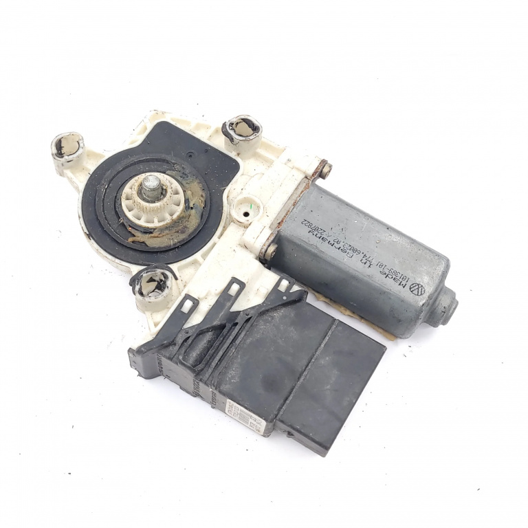 Motoras Macara Vw Golf 4 1997-2004 Spate Stanga 1J4839729G, 9776101439202, F005S00029, 9776-101439-202, F005.S0.0029, 101389101, 7746002302, 86708906, 2207822, 119435 Bosch