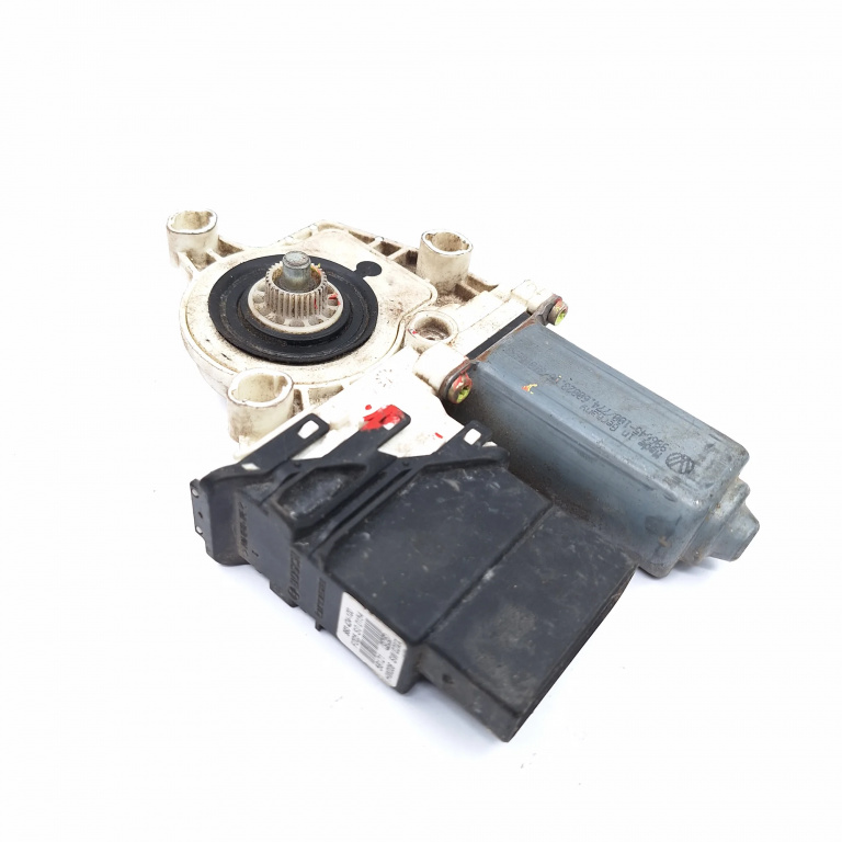 Motoras Macara VW GOLF 5 2003 - 2009 993424100, F005S00154, 58121906, 993424-100, 993 424-100, 993 424 100, F005S0-0154, F005 S0 0154, 996645100, 7746002305