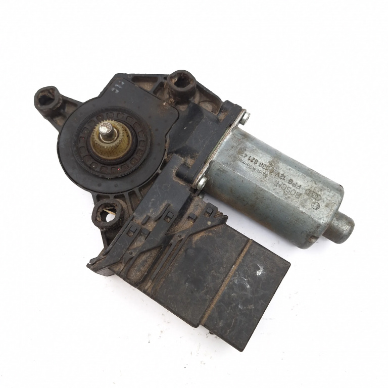 Motoras Macara Vw Golf 5 2003-2009 Spate Stanga 0130821431, 993424100, 05074680, 993424-100, S02Xx100205, 211801 Bosch