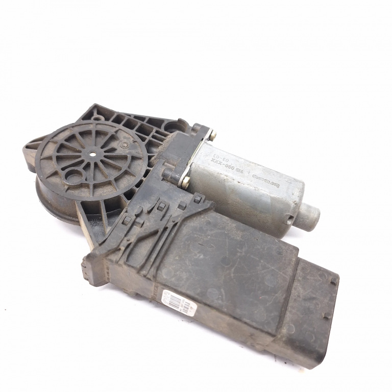 Motoras Macara Vw Passat B5, B5.5 1996-2005 Fata Dreapta 0130821694, 105415301, 119090Xxx, 05074240, S009130303, 130303 Bosch