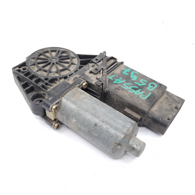 Motoras Macara Vw Passat B5, B5.5 1996-2005 Fata Dreapta 101430202, 05076210, H104S26241198 Brose