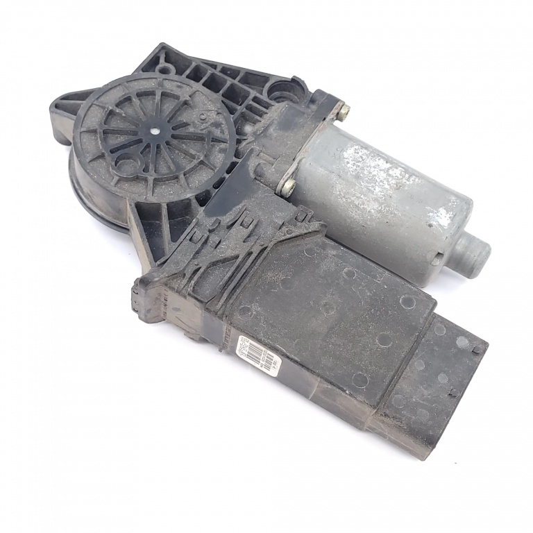 Motoras Macara Vw Passat B5, B5.5 1996-2005 Fata Dreapta 105415301, 05074240, 105415-301, Hw04S0004051201, Hw0450004051201, 162220, 0130821694 Brose