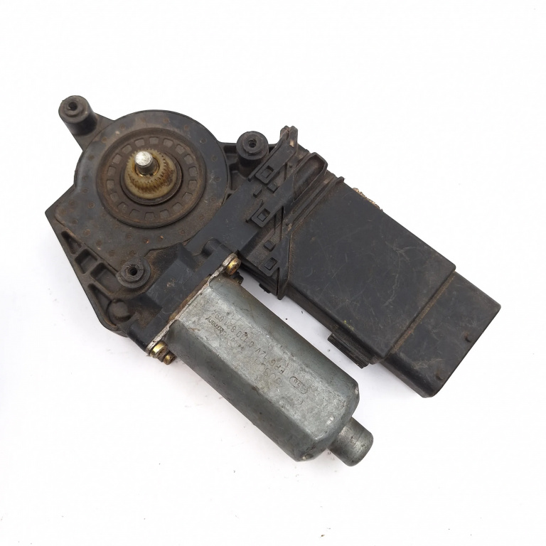 Motoras Macara Vw Passat B5, B5.5 1996-2005 Fata Dreapta 0130821694, F005S00028, 9776101434202, 977101434202, 119090Xxx, 87123906 Bosch