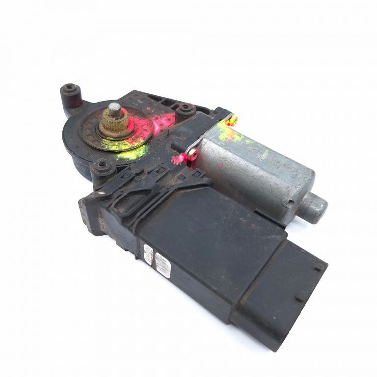 Motoras Macara Vw Passat B5, B5.5 1996-2005 Fata Stanga 0130821695, 0130821895 Bosch