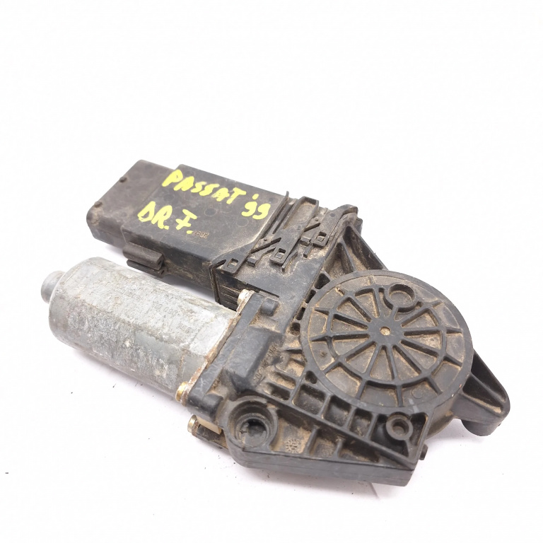 Motoras Macara Vw Passat B5, B5.5 1996-2005 Fata Dreapta 0130821694, 119107100, 05072500, 50042100, 119090Xxx Bosch