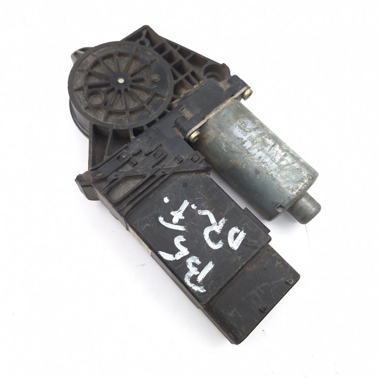 Motoras Macara Vw Passat B5, B5.5 1996-2005 Fata Dreapta 0130821694, 119107100, 05072500, 119107-100, 50042100, 119090Xxx Bosch