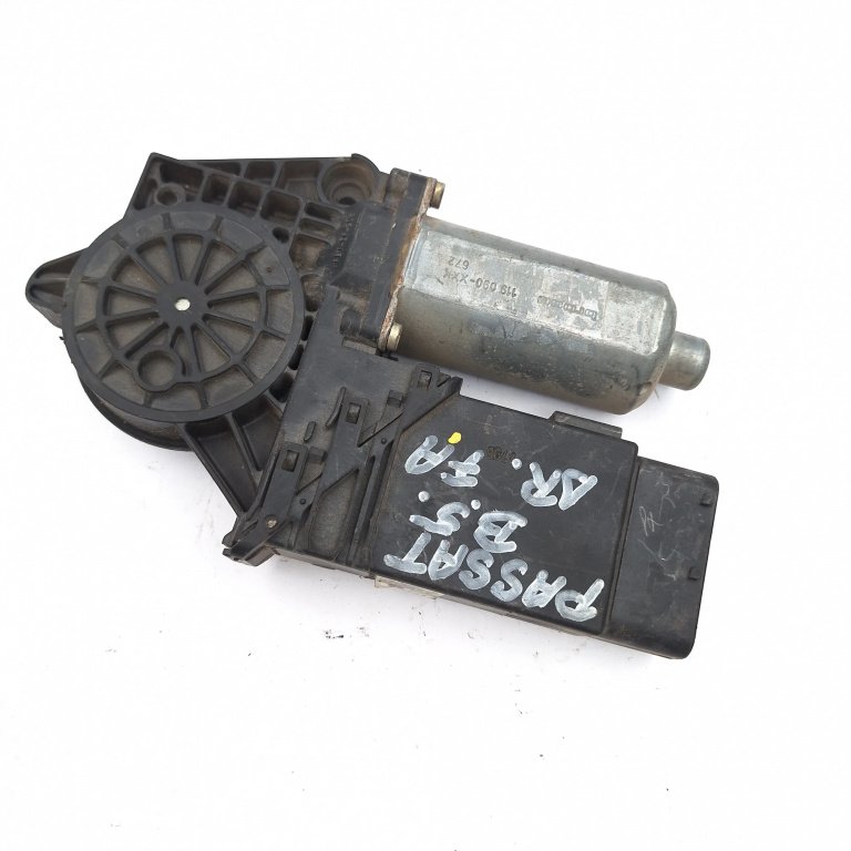 Motoras Macara Vw Passat B5, B5.5 1996-2005 Fata Dreapta 0130821694, 119107100, 05072500, 119107-100, 50042100, 11909Xxx Bosch
