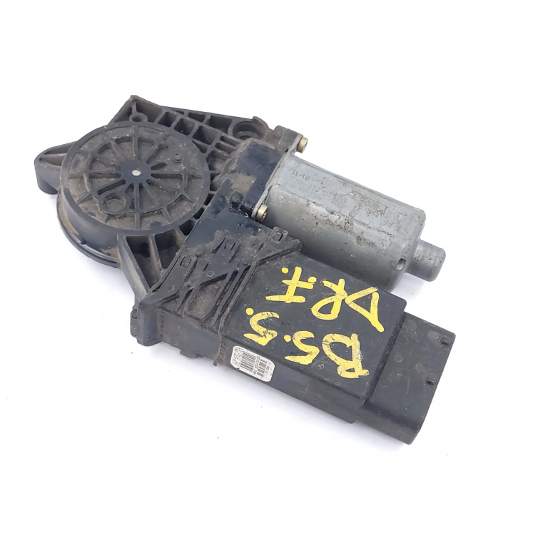 Motoras Macara Vw Passat B5, B5.5 1996-2005 Fata Dreapta 105405301, 05074210, S0002011101, 105405-301, 150334, 119090Xxx, 0130821694 Brose