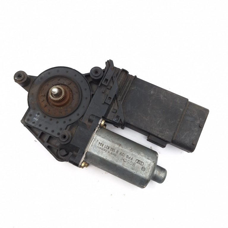Motoras Macara Vw Passat B5, B5.5 1996-2005 Fata Dreapta 0130821694, 105405301, 05074210, S0004210602, 160707, 119090Xxx Bosch