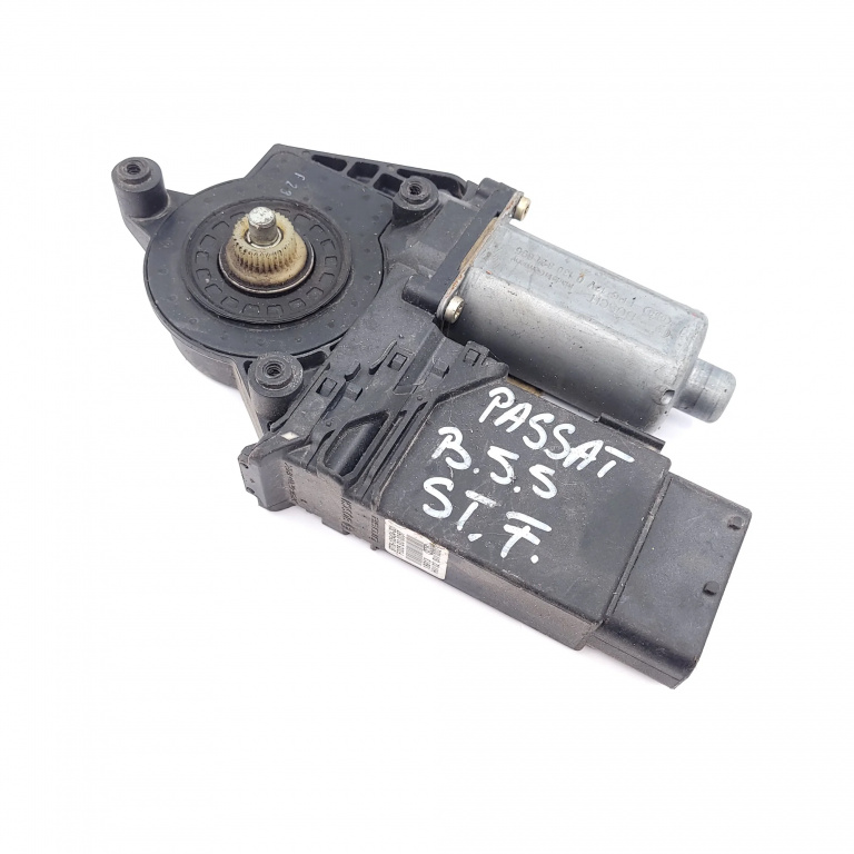 Motoras Macara Vw Passat B5, B5.5 1996-2005 Fata Stanga 9776105404301, F005S00057, 18913906, 0130821896, 970010555 Bosch, Brose