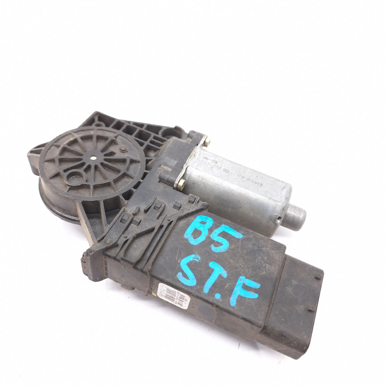 Motoras Macara Vw Passat B5, B5.5 1996-2005 Fata Stanga 0130821694, 105405301, 05074210, S0004060602, 121305, 119090Xxx Bosch