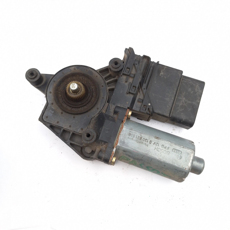 Motoras Macara Vw Passat B5, B5.5 1996-2005 Spate Dreapta 0130821696, 105407301, 05074285, Hw09S0009130203, 221531, 119094Xxx Bosch