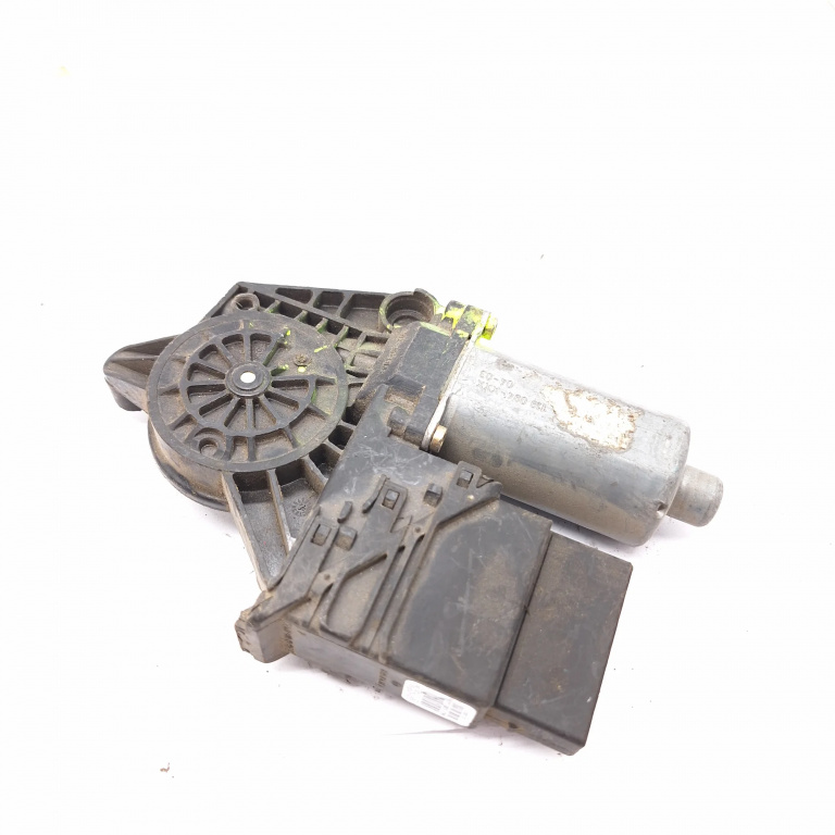 Motoras Macara Vw Passat B5, B5.5 1996-2005 Spate Dreapta 0130821696, 119094Xxx, 105407301, 05074285, S0202160304, 211253 Bosch