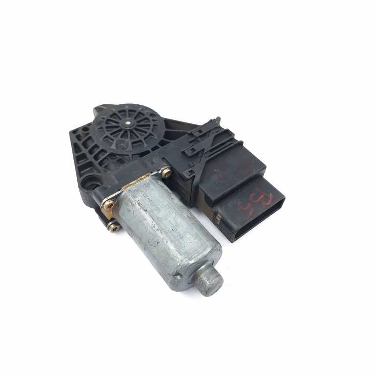 Motoras Macara Vw Passat B5, B5.5 1996-2005 Spate Stanga 0130821697, 119095Xxx, 119101100, 05072610, 61042100 Brose