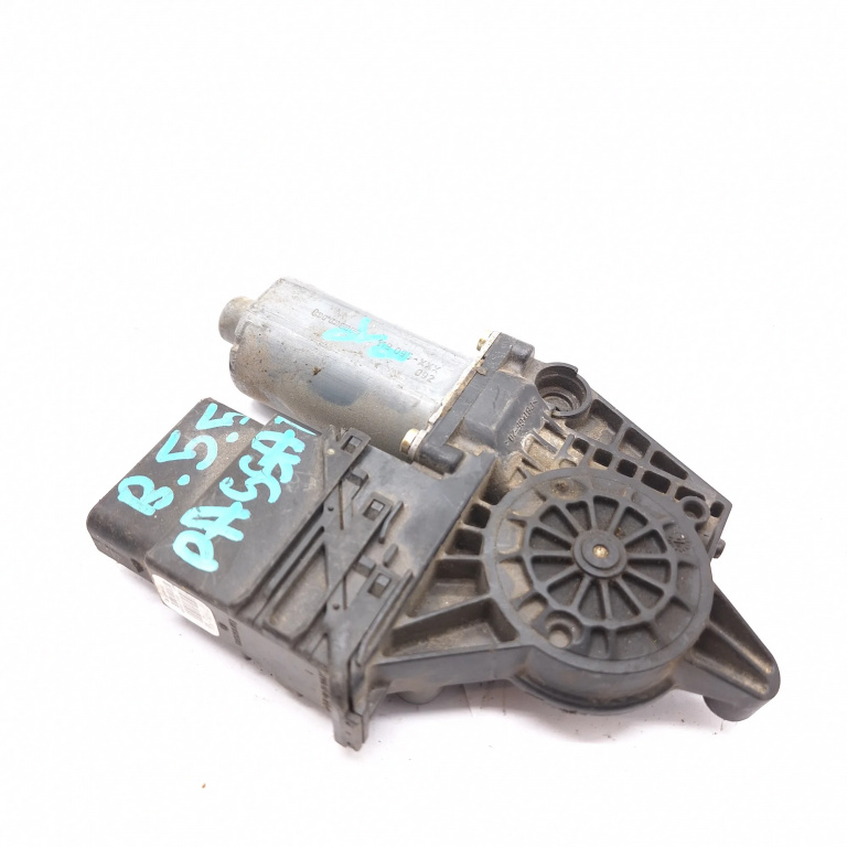 Motoras Macara Vw Passat B5, B5.5 1996-2005 Spate Dreapta 0130821697, 105406301, 05074280, 119095Xxx, S0001151200, 250645 Bosch