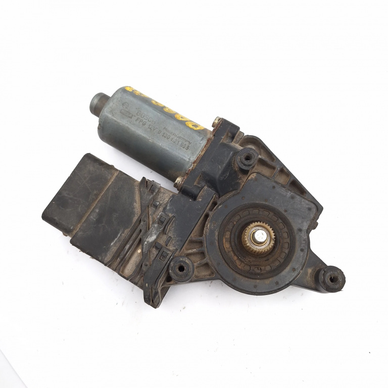 Motoras Macara Vw Passat B5, B5.5 1996-2005 Spate Dreapta 0130821696, 119100100, 60042100, 119100-100, 05072600, 119094Xxx Bosch
