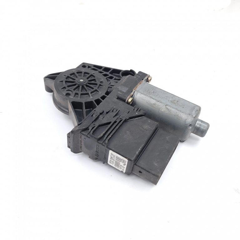 Motoras Macara Vw Passat B5, B5.5 1996-2005 Spate Dreapta 9776105407301, F005S00060, 18729906, 119094Xxx, 0130821696 Bosch, Brose