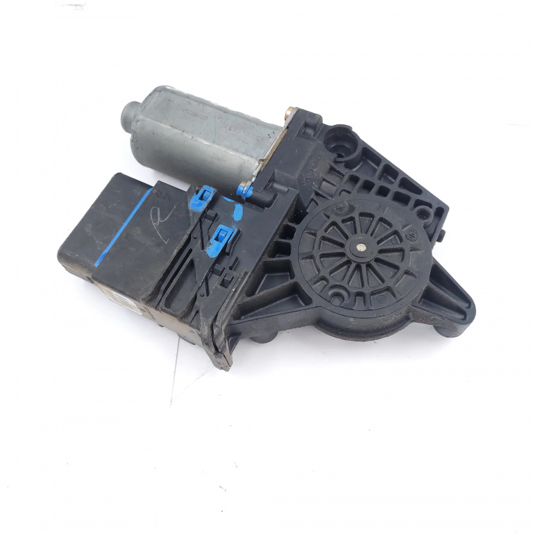 Motoras Macara Vw Passat B5, B5.5 1996-2005 Spate Dreapta 101439203, 05076620, 0130821697, 122142, S27140699, 119095Xxx Brose