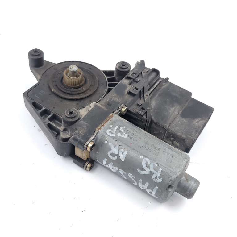 Motoras Macara Vw Passat B5, B5.5 1996-2005 Spate Dreapta 105407301, 05074285, Hw02S0002080801, 105407-301, 211707, 0130821690 Brose