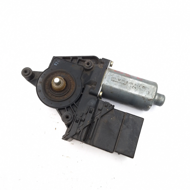 Motoras Macara VW PASSAT B5, B5.5 1996 - 2005 0130821697, 9776105406301, 9700105558300, 9700105558-300, F005S00059, 19010906, 195000000, 483411783030300
