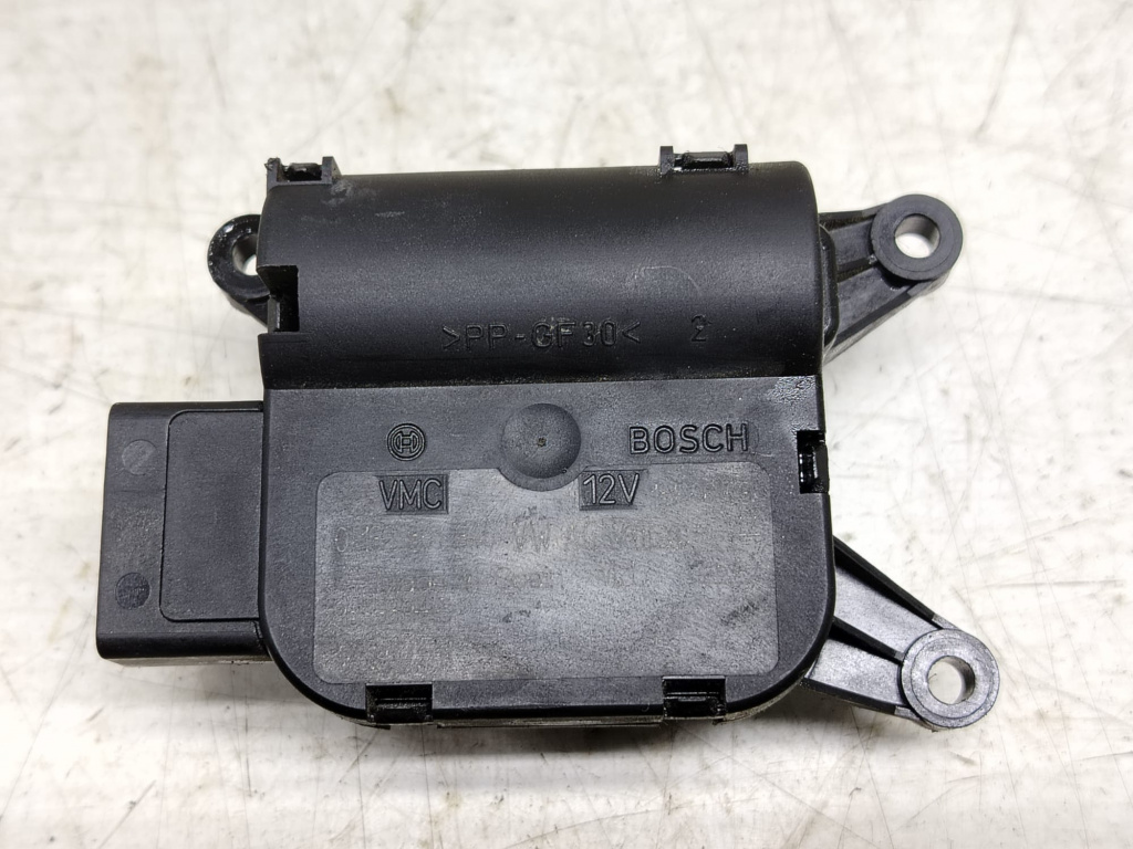 Motoras mixaj aer 0132801345 Volkswagen VW Golf 5 [2003 - 2009] 2.0 tdi BMN