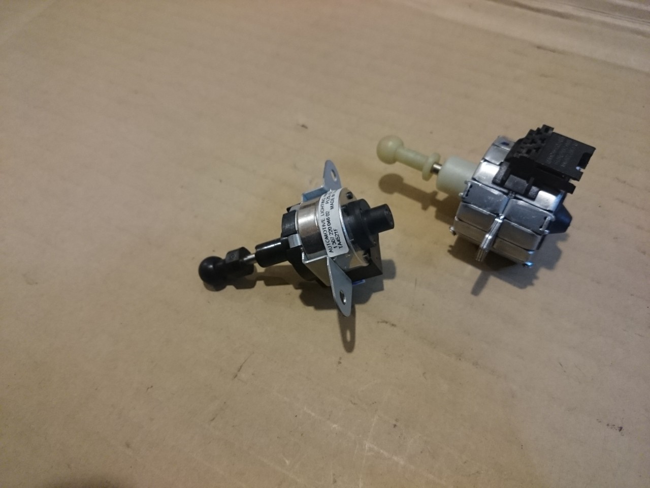 Motoras reglaj far Xenon BMW M3 E90 E92 E93 cod 1307220046, PL25L024XGH3