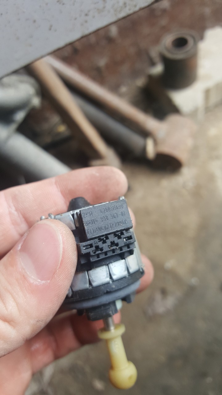 Motoras reglaj faruri bmw e90 cod 6 938 