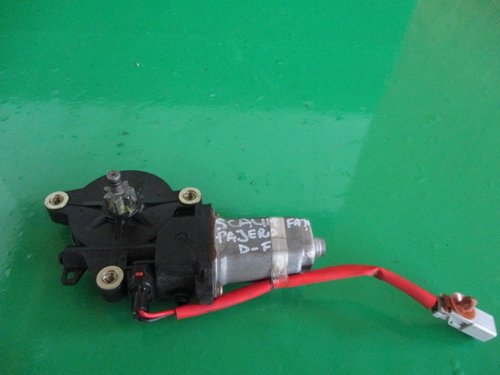 MOTORAS REGLAJ SCAUN ELECTRIC DREAPTA FATA MITSUBISHI PAJERO SHOGUN III FAB. 1999 - 2007 ⭐⭐⭐...