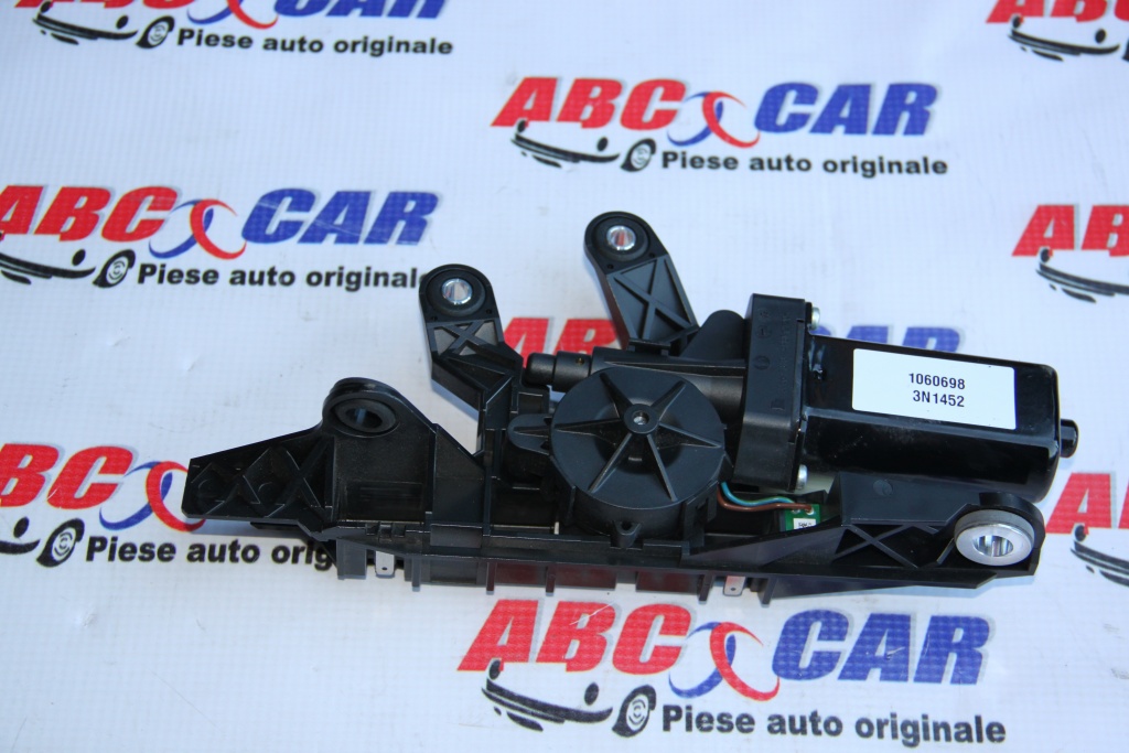 Motoras retractor centura dreapta Audi A5 8F Cabrio cod: 8F0857760 model 2013