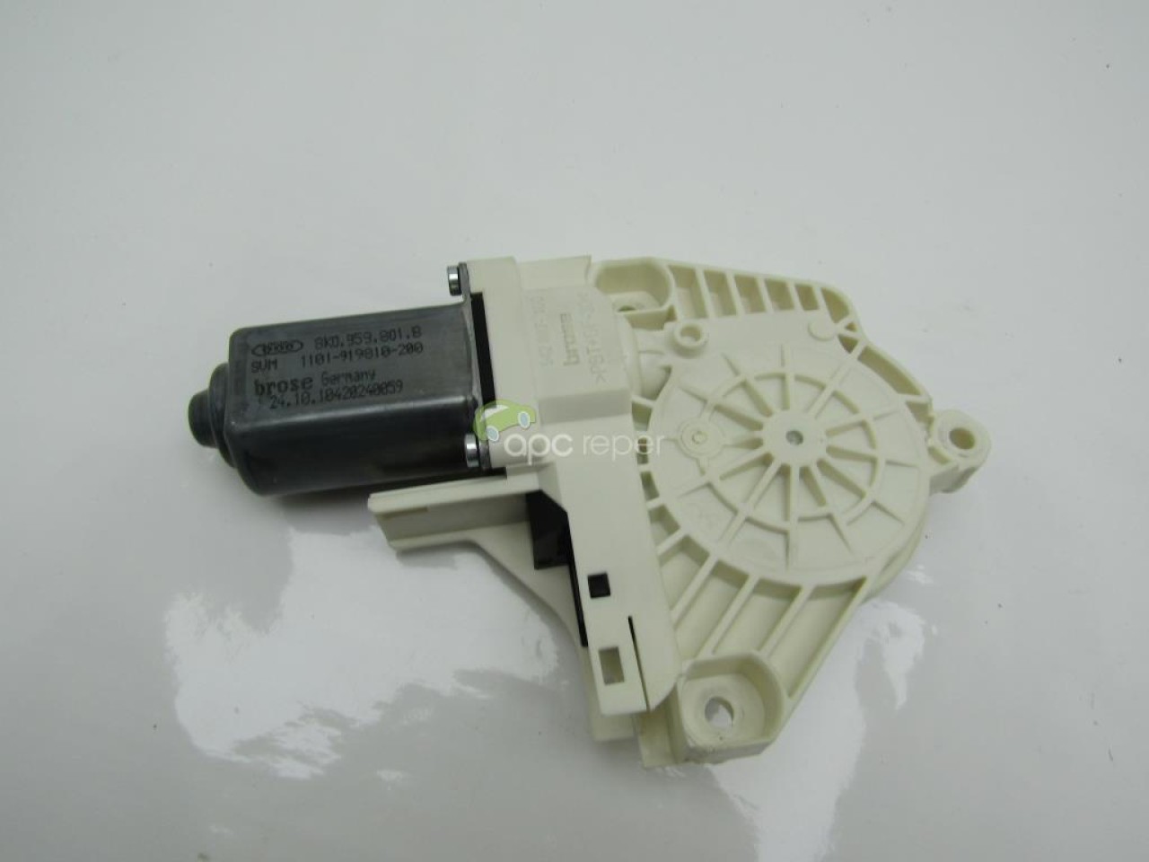 Motoras stanga fata Audi A6 4G 2.0 TDI an 2011 cod 8K0959801B