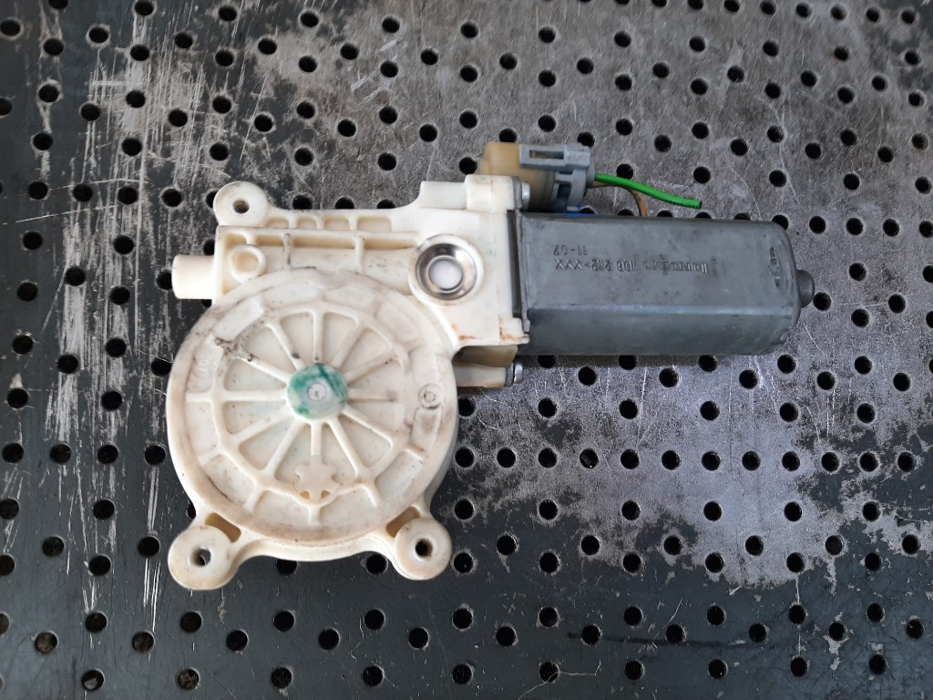 Motoras stanga fata renault symbol 2 dupa 2008 8200169093