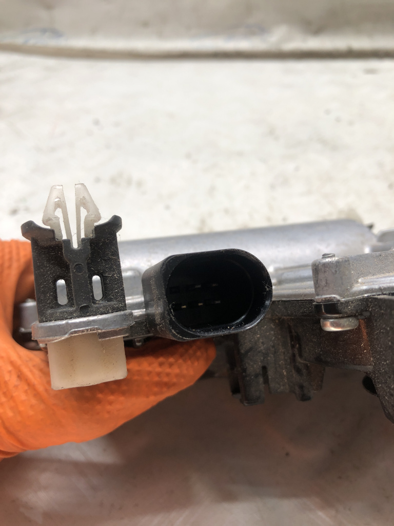 Motoras stergator haion Audi Q2 - Motorina 2019, 5TA827887C