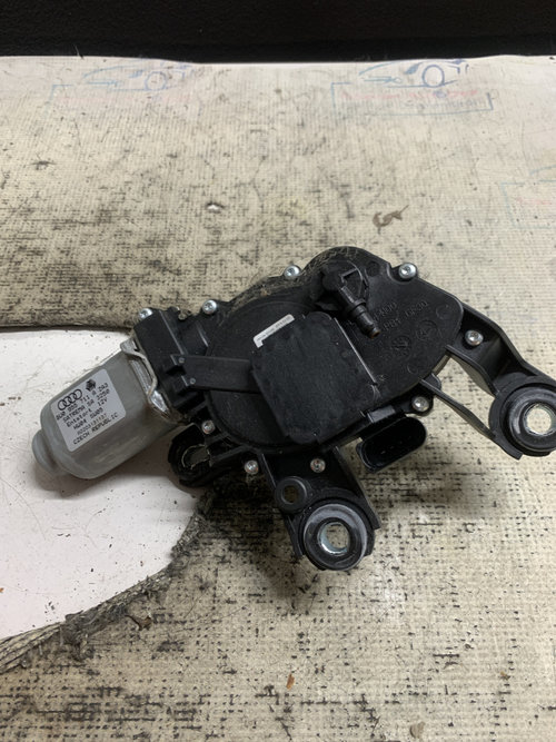 Motoras stergator haion Audi Q3 - Motorina 2013, 8U0955711A