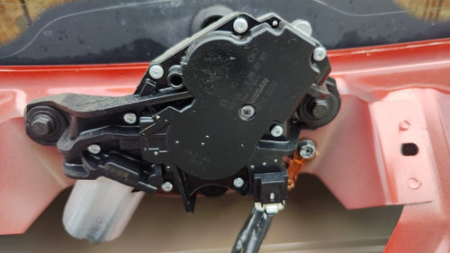 Motoras stergator haion Nissan Qashqai 2.0 b cod motor MR20DE transmisie manuala an 2009 cod 28710JD...