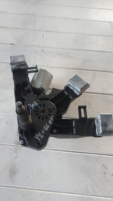 Motoras stergator haion Peugeot 308 2018 cod piesa 9819523180