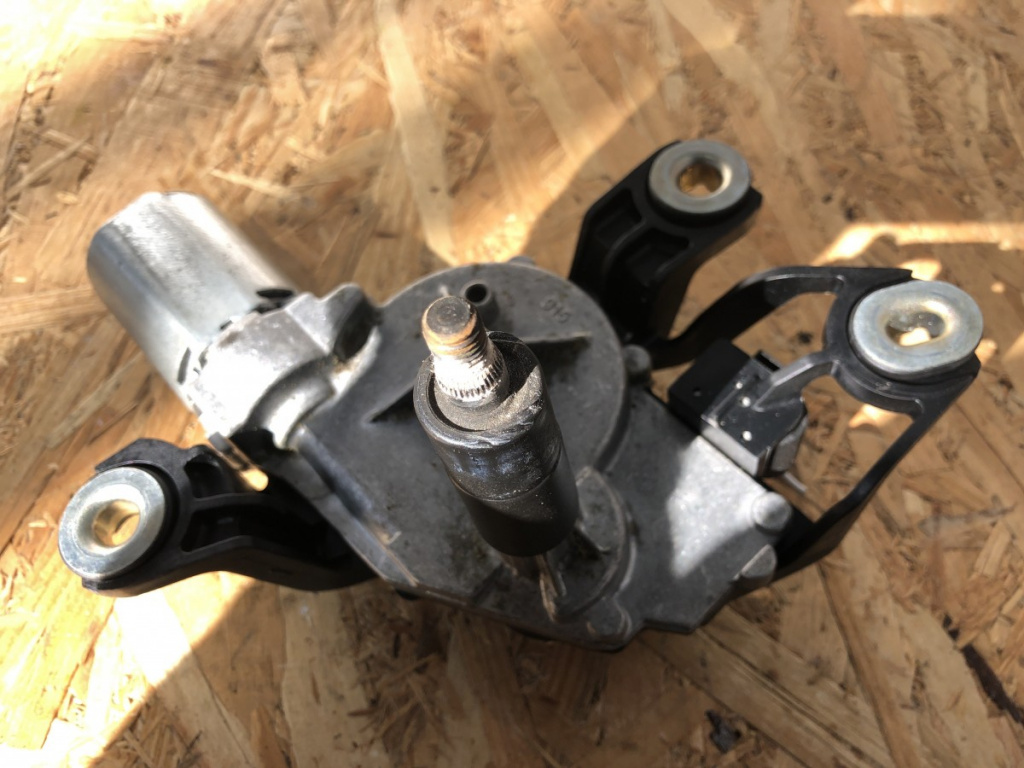 Motoras stergator haion VW Golf 6 sedan 2010 (5K6955711B)