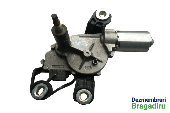 Motoras stergator luneta Cod: 1K9955711B 1K9955711B Volkswagen VW Golf 6 [2008 - 2015] wagon 5-usi 1.6 TDI BlueMotion MT (105 hp) Cod motor: CAY, Cod cutie: LUB, Cod culoare: LA7W