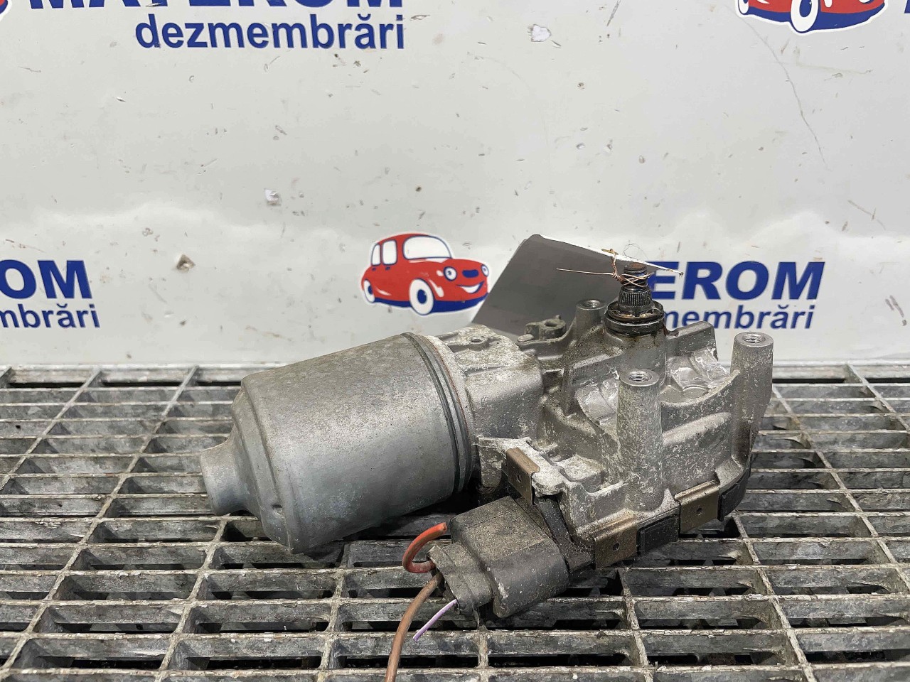 MOTORAS STERGATOR PARBRIZ AUDI Q3 Q3 - - (2011 2015)