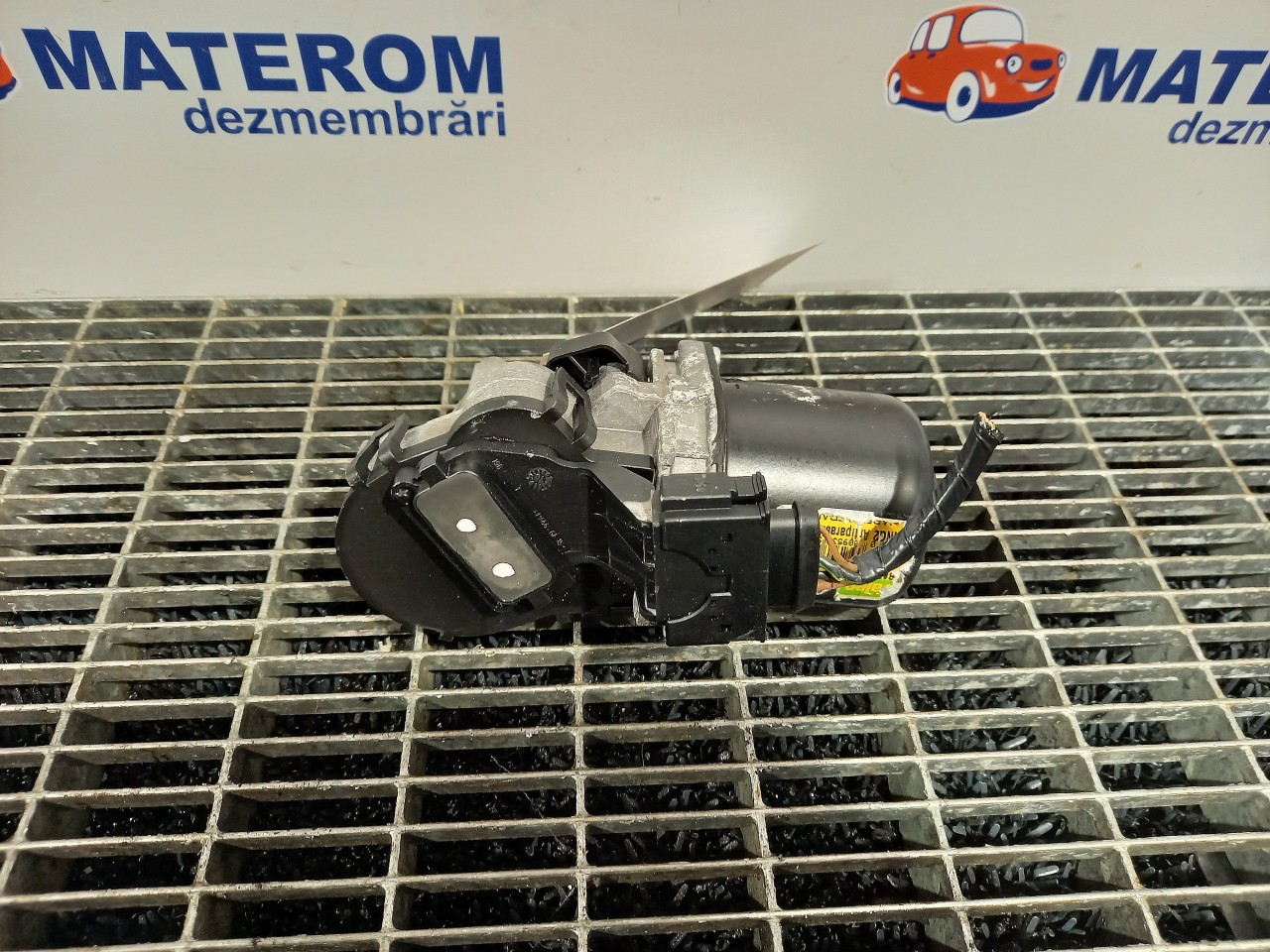MOTORAS STERGATOR PARBRIZ MINI ONE-CLUBMAN - - (2010 2014)