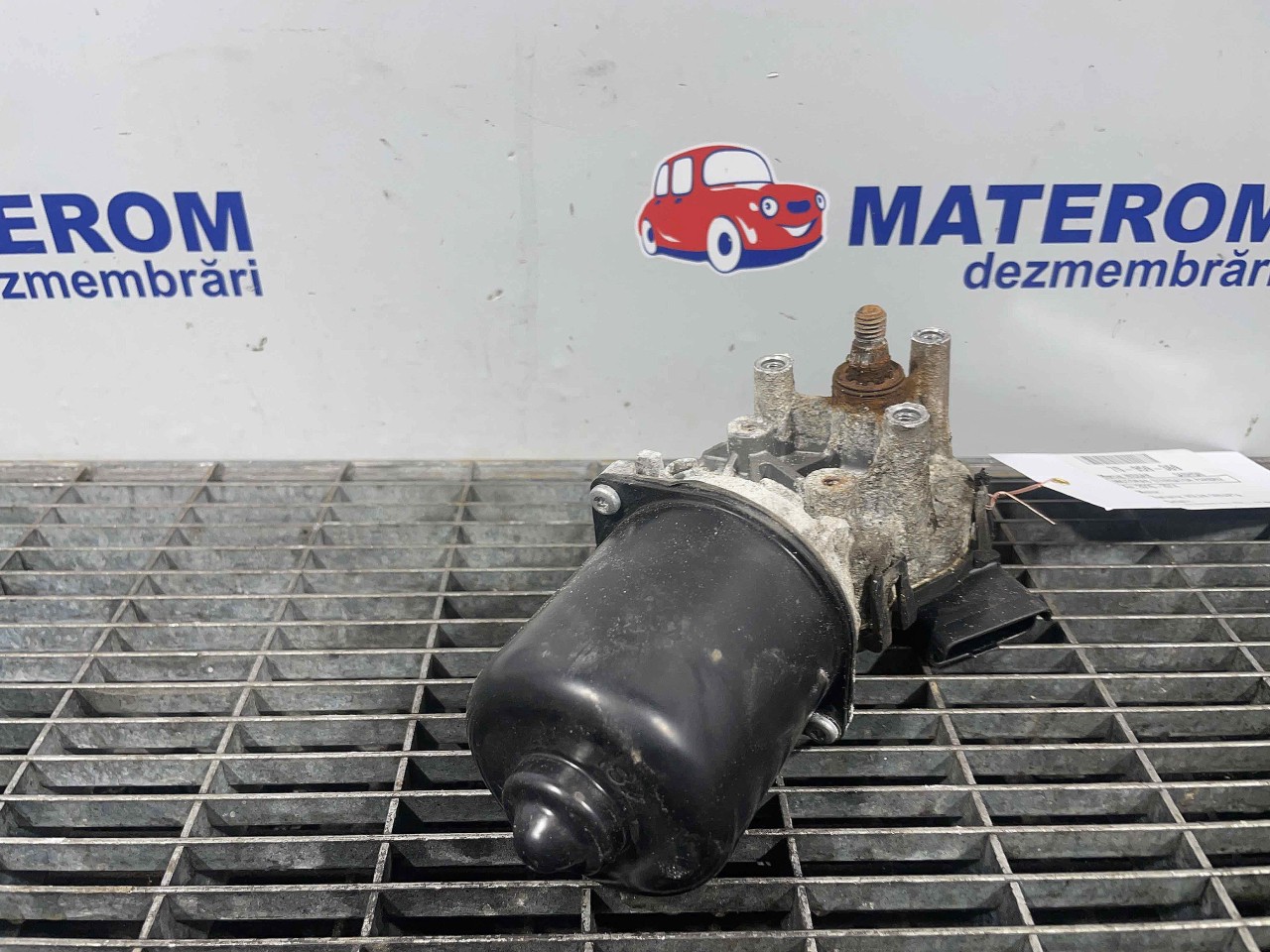 MOTORAS STERGATOR PARBRIZ NISSAN QASHQAI QASHQAI - - (2010 2014)